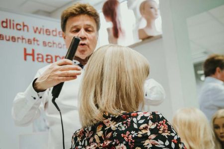 Styling des Tritec-Hair am Kopf